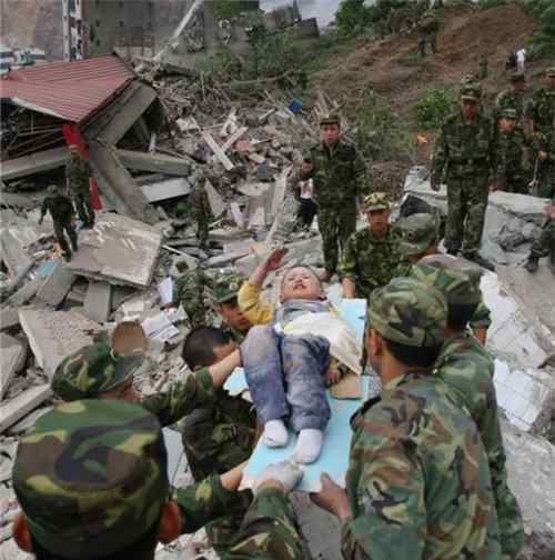 郎铮 汶川地震时，那位获救后向解放军敬礼的3岁娃娃，12年过去怎样了