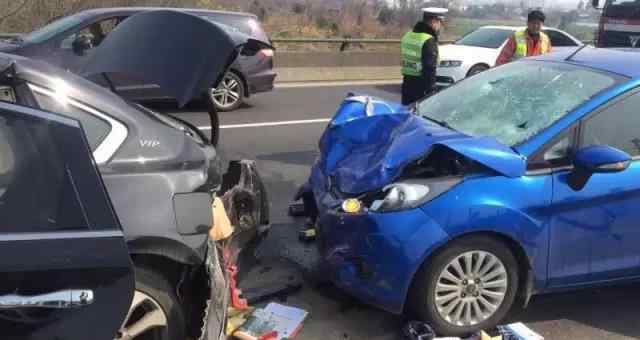 甬台温高速车祸 甬台温高速发生5车追尾事故 已致2死2伤！