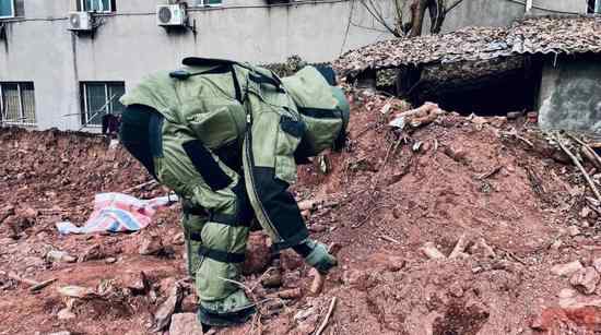 泸州一工地挖出1000余枚炸弹 特警在7小时内成功“排雷” 真相到底是怎样的？