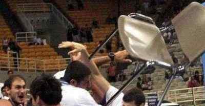 黎巴嫩男篮 2001年亚锦赛，男篮名宿刘玉栋为何会拿椅子追打黎巴嫩球员？