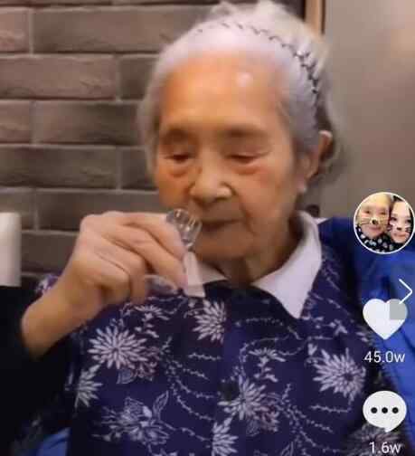 98岁奶奶成网红 98岁奶奶成网红原因是什么 性格超好外加吃货本尊受追捧
