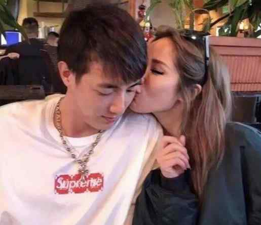 萧亚轩多少岁 萧亚轩为什么喜欢年龄小的 萧亚轩有多少男朋友