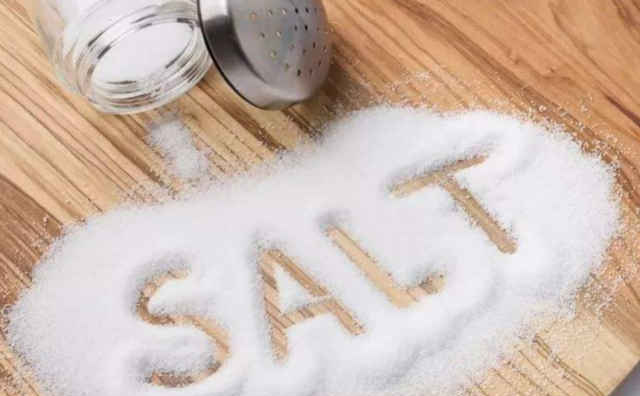 原创                        你还在吃加碘的盐吗？专家提醒：最好少吃，4大身体伤害早知早好！