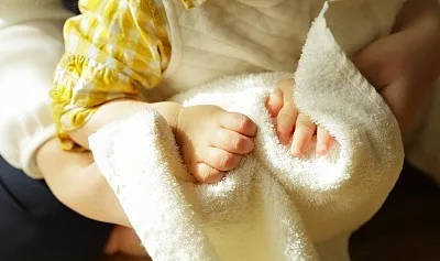 宝宝发烧要降温？99％的妈妈都用温水擦浴！