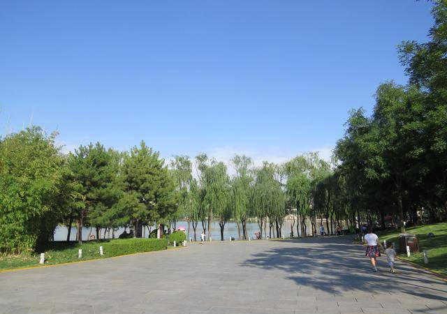 西安曲江南湖公园火爆一去不返，除了湖还剩什么