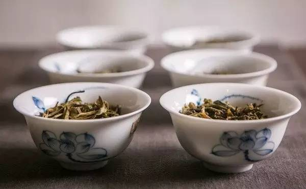 高端泡茶用水指南：王思聪爱喝的斐泉适合泡茶吗？