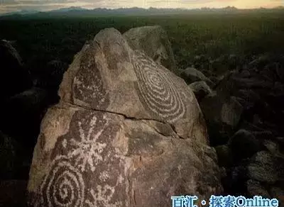 在巴颜喀拉山发现洞穴，里面发现杜立巴族人遗迹