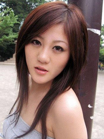 张馨予整容前照片大曝光 垫鼻子隆胸变化惊人