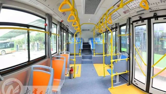 首批BRT 车辆“露芳容”！最长有18米，甚至还有4个门……