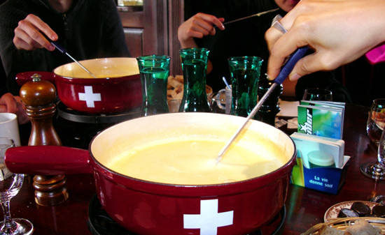 最瑞士的生活体验——奶酪火锅(Swiss Fondue)