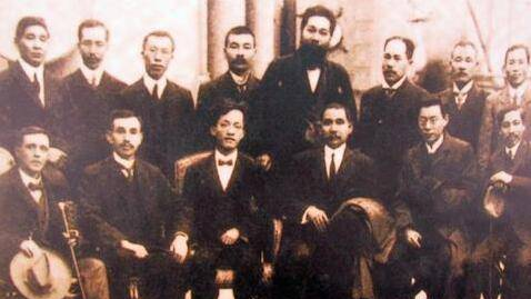 孙中山称他将军，蒋介石为他举行国葬，此牛人是谁
