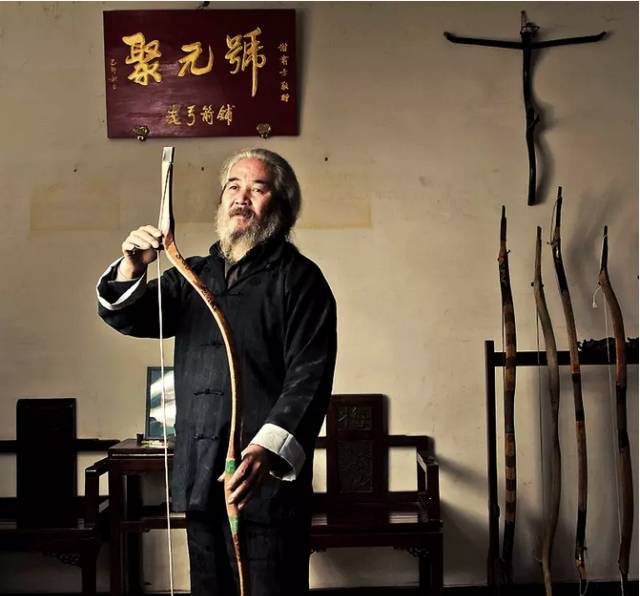 中国最后一家弓箭铺：传承三百年，一张弓卖到上万元