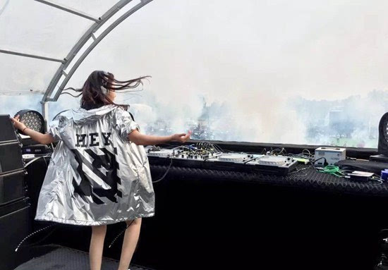 亚洲原创女DJ首屈一指!Suby震撼开场风暴电音节
