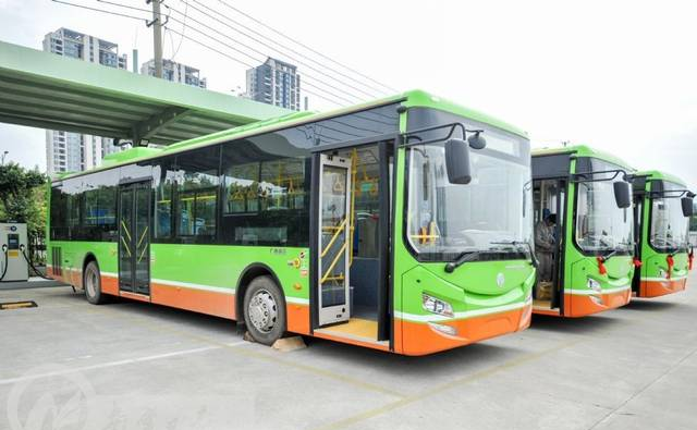 首批BRT 车辆“露芳容”！最长有18米，甚至还有4个门……