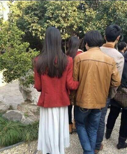 陈都灵手挽男友恋情曝光，粉丝心碎