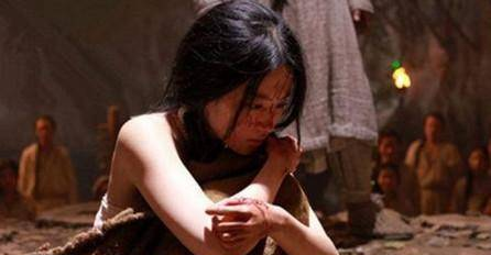 古代非常变态的女子监狱，只要在里面就会受尽凌辱