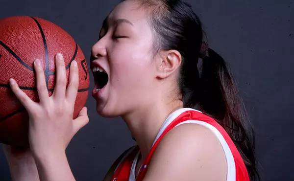 厉害了！女篮“博士学霸”打进WNBA，原来她是从上海这所高中走出来的！