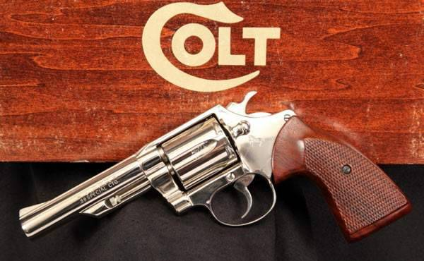 柯尔特公司七大左轮手枪，全部以蛇命名，有的要价4000美金以上