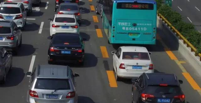 惠深沿海高速一天已有2395位车主中招 每人300元！速来看！！