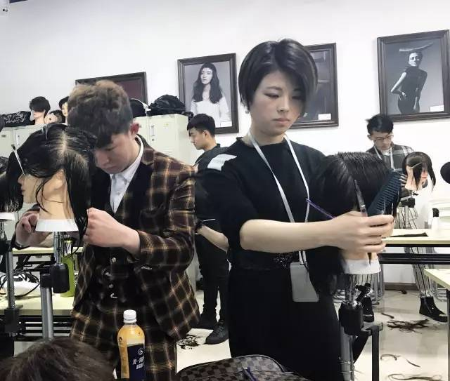 女发型师是怎么炼成的！