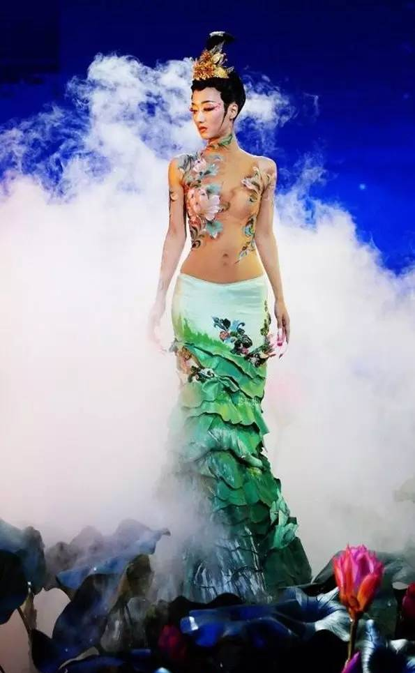 心如莲花，一路芬芳：杨丽萍独舞《莲花心》美醉了！
