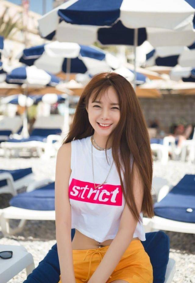 沈梦辰、李小璐、张柏芝，哪些女明星喜欢戴肚脐环
