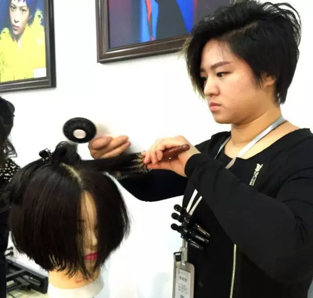 女发型师是怎么炼成的！