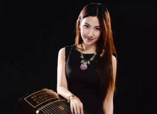 看看那些最具气质的美女古筝演奏家们