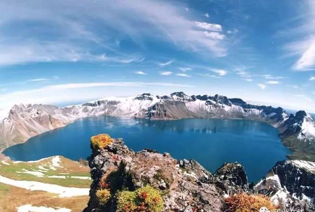 20个地球上最引人注目的火山口湖泊