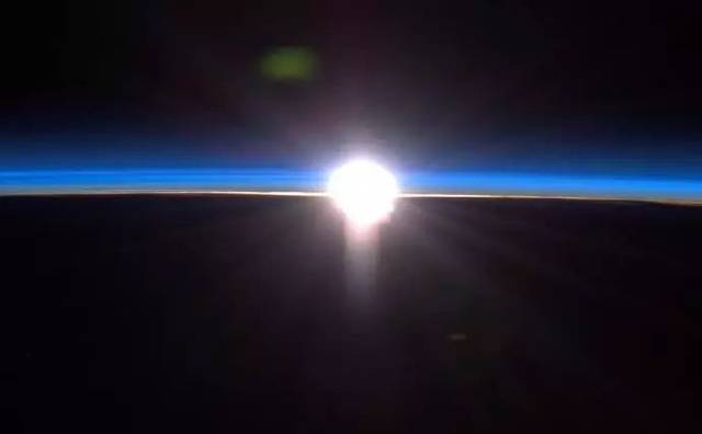 NASA拍到了人眼看不到的蓝色太阳，听完这一曲我好像明白了