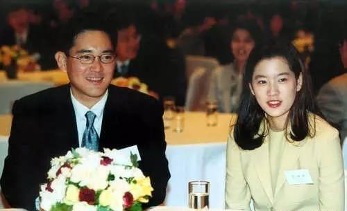 她甩掉男票嫁豪门，如今买棵白菜要记账，韩国第一美女主播的日子你想不到……