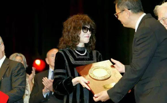 王家卫，原来你也是这样的爱妻狂魔