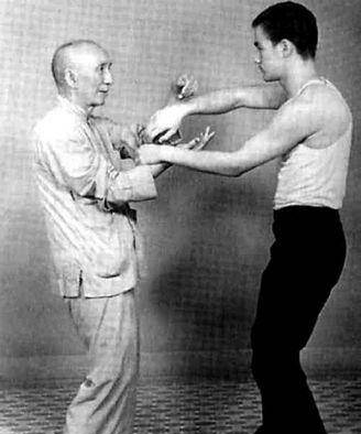 李小龙短命的一生，其实师傅叶问早就看出来了