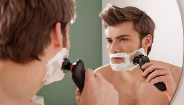 胡子怎么刮？其实很多男人刮胡子方法都错了！