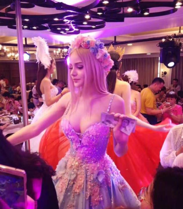 听说最近泰国东方公主号上的美人儿很火！到泰国一定要见识一下！
