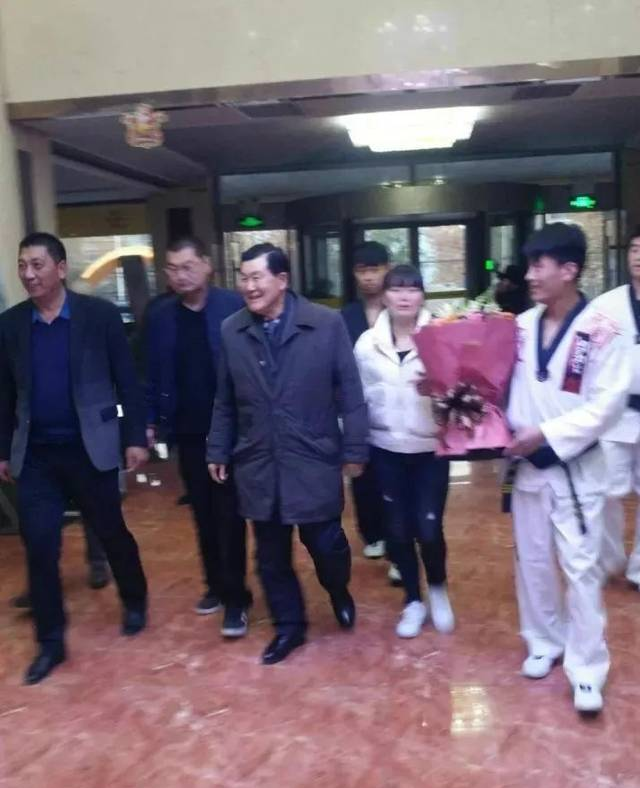 世界跆拳道黑带九段——金基洞博士莅临平邑极真跆拳道馆