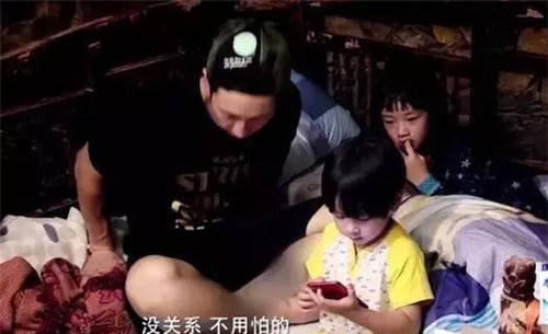 吴尊腿上原来有这么大的纹身，怪不得被马赛克了