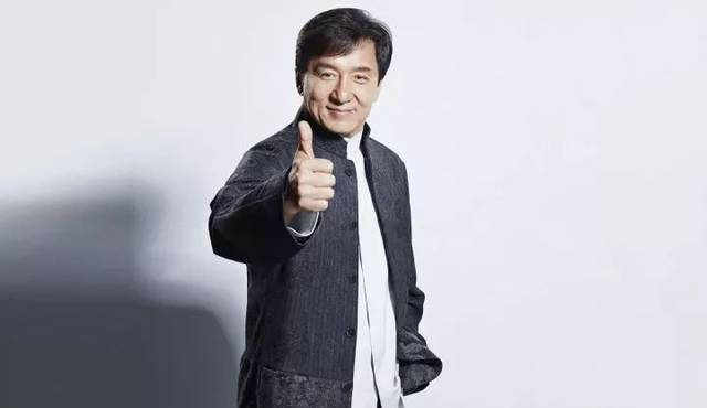 成龙终于承认私生女！16岁割腕自杀，18岁出柜的她，连成龙原配都不忍心了！