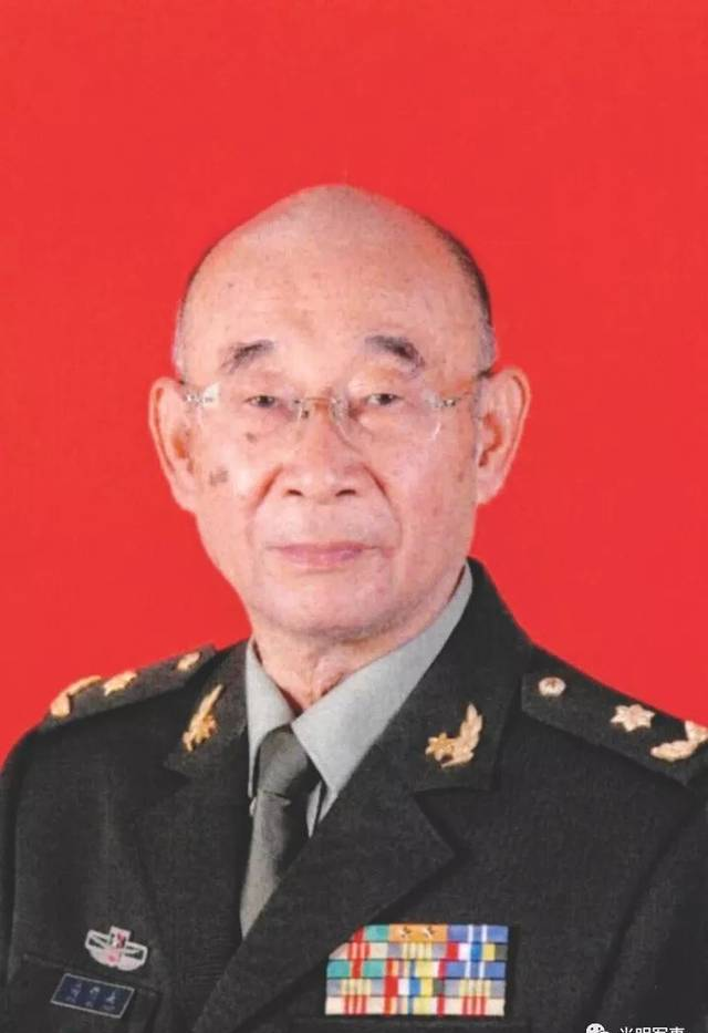 这位解决了世界难题的“扫地僧”离开了，却很少人知道这些感人肺腑的故事