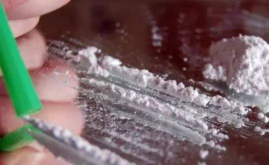 吸毒家庭的孩子放火，烧死25人——蓝极速网吧事件始末