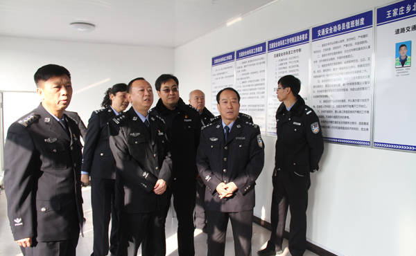 忻州市公安局党委副书记、常务副局长袁小波一行在原平市现场观摩