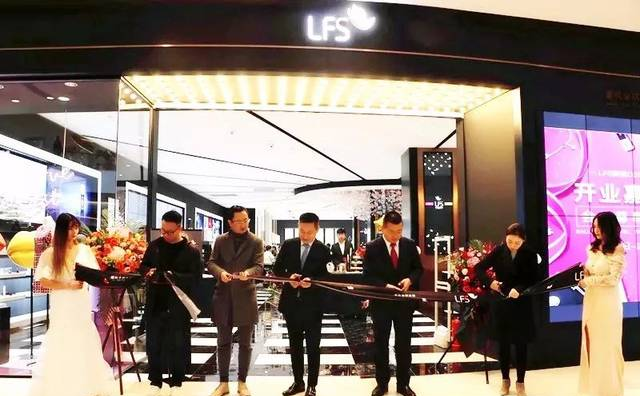 引领时尚潮流，创造美妆新风向——LFS跨境O2O体验店落户南通