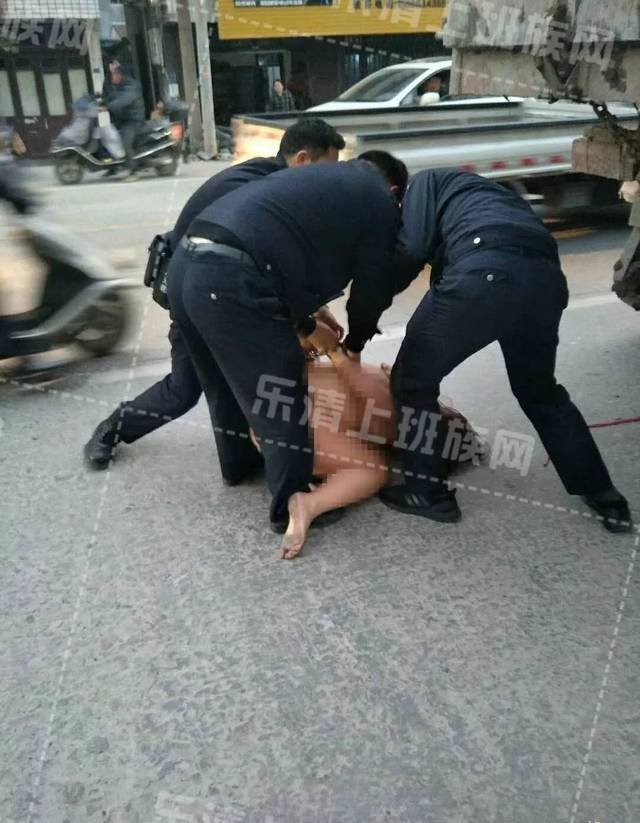 温州一女子当街裸奔…｛视频｝