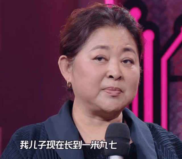 倪萍曝光儿子身高1米97真相，辞职央视原因有2个，无可奈何