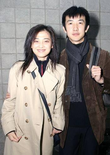 鄢颇转发梅婷微博并称赞了她，曾微博表示希望梅婷能站出来澄清