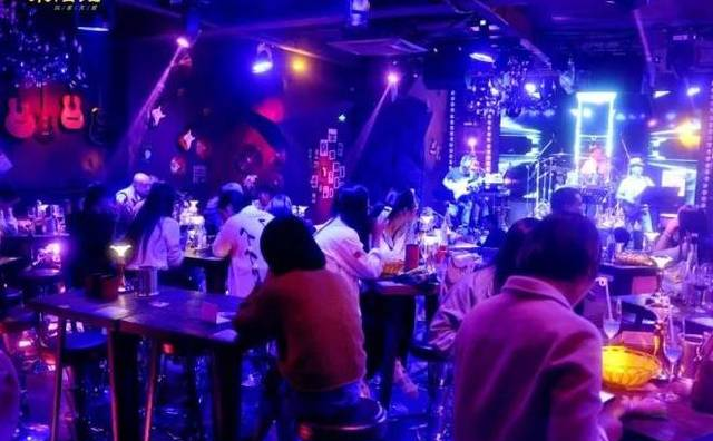丽江古城最有名的九个酒吧！