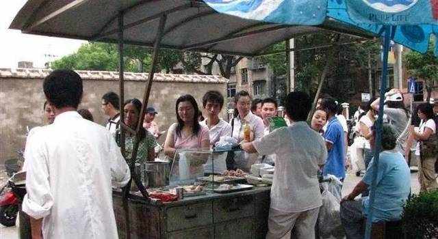 “彭浦第一炸”老板娘今何在，魔都夜市背后的故事
