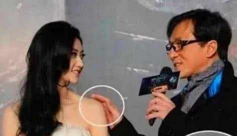 成龙大哥又出家事了，儿子吸毒事件刚平复，女儿又爆新闻