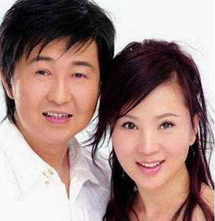 52岁付笛声近况，妻子任静近照吓死人，两人现住价值亿元的四合院