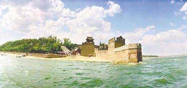 这里被称为两京锁钥无双地，万里长城第一关